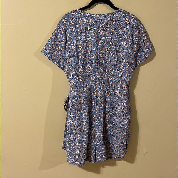 Lulu’s Floral Wrap Romper - Picture 2 of 8